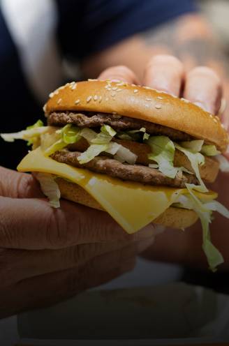 Dominique Persoone proeft hamburger met frietjes in 5 fastfoodketens en kroont één keten tot duidelijke winnaar: “Dit is fastfood op aanvaardbaar niveau”