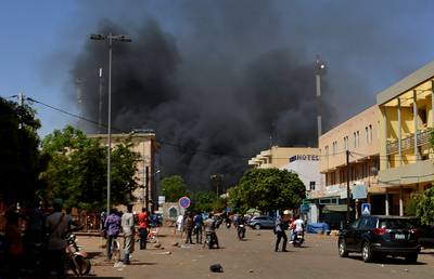 Tientallen terroristen bestormen kerk in Burkina Faso; zes doden