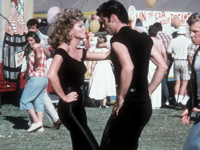 Olivia Newton-John en John Travolta in ‘Grease’ van Randal Kleiser. Beeld RV