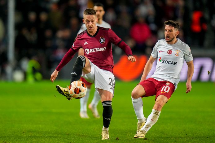 Mertens gioca a Praga.