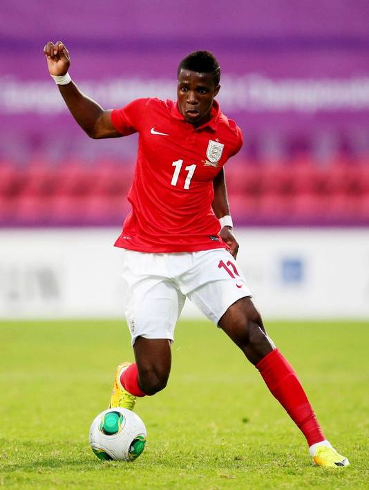 Zaha Surpris En Flagrant Delit Avec La Fille De Moyes Hors Jeu 7sur7 Be