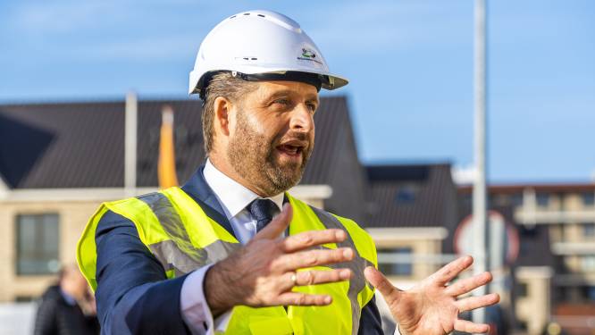 Vijf grootste steden willen meer geld van minister De Jonge, vrezen na wooncrisis ook voor bouwcrisis
