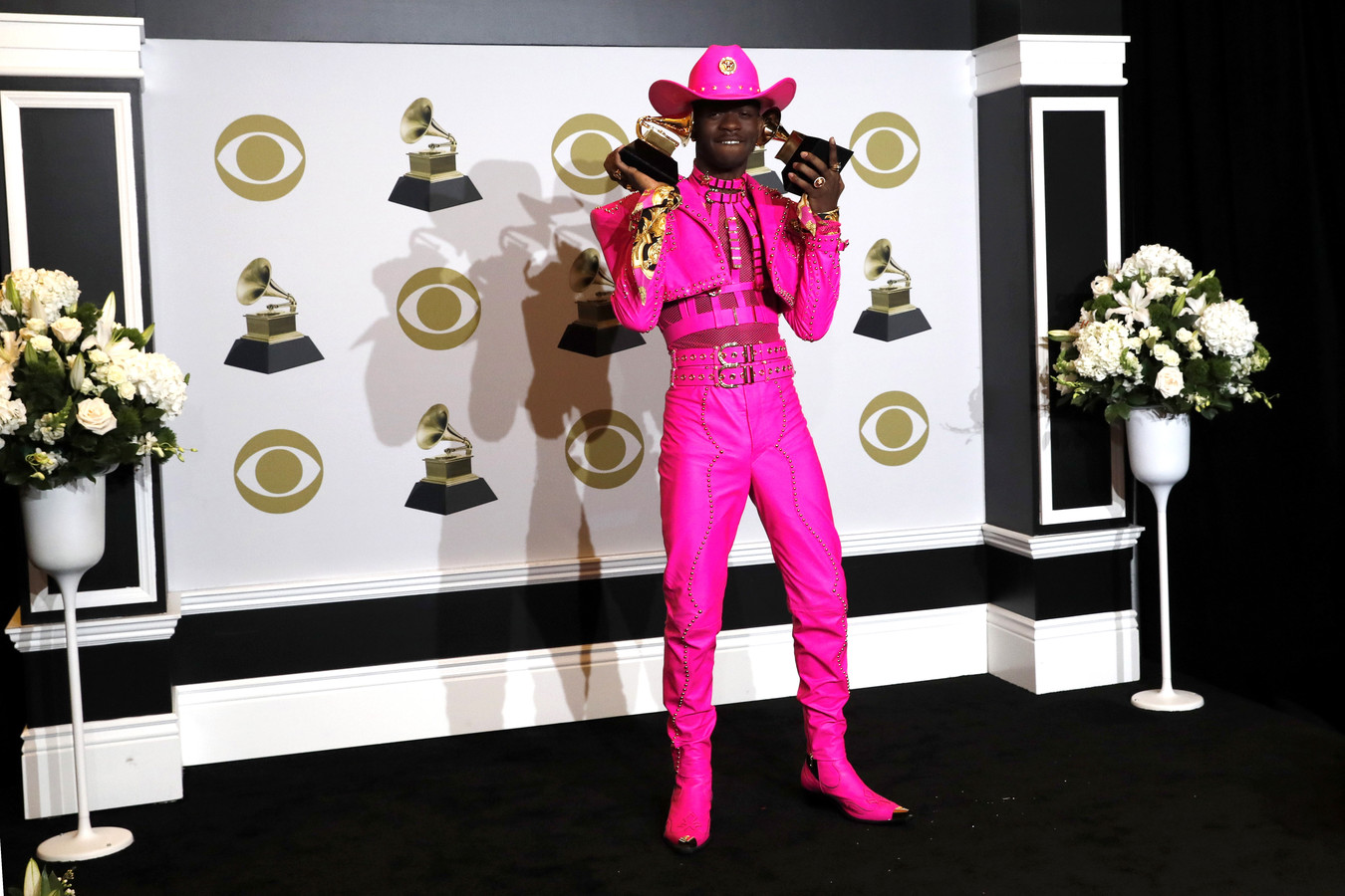 Flowers grammy. Имамбек Грэмми 2021. Lil nas Grammy 2020. Обладатель Грэмми Имамбек. Музыкальная премия Грэмми.