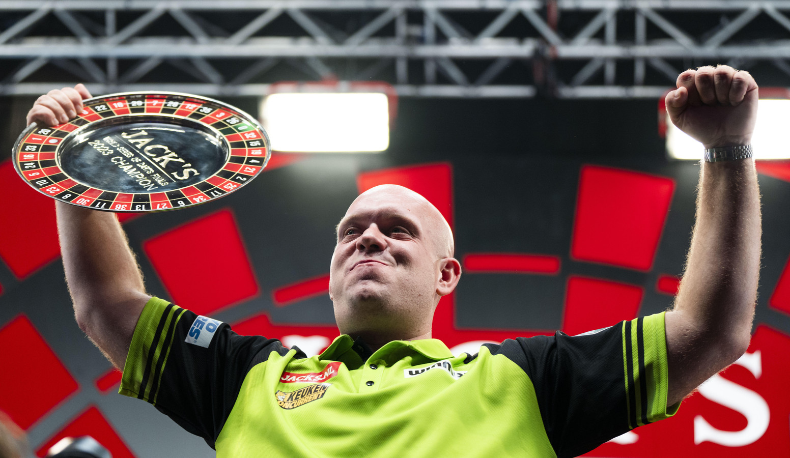 Michael van Gerwen wint World Series of Darts Finals op historische