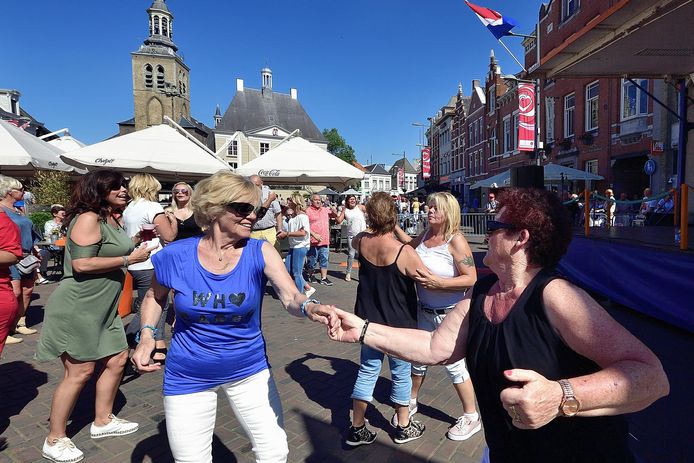 roosendaal - 20172505 - smartlappenfestival op de oude markt