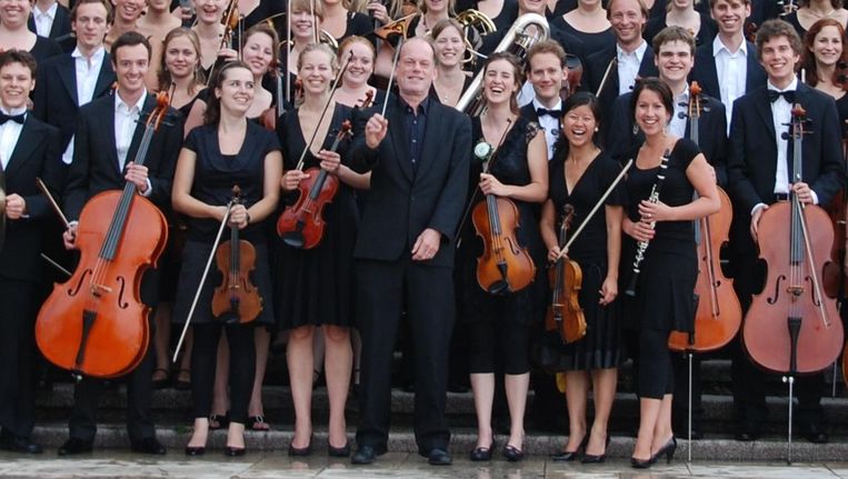 Daan Admiraal (midden) met het VU-Orkest in 2010. Beeld VU-Orkest