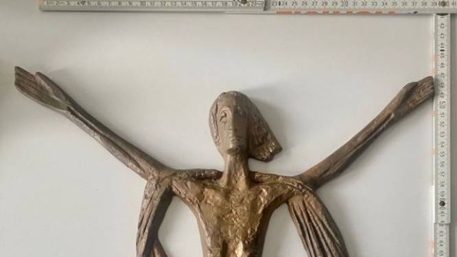 Bronzen Jezus aan het kruis gedumpt, waren het grafrovers die bronzen beeld hebben gestolen? 