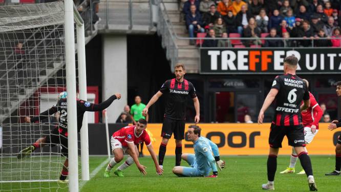 LIVE eredivisie | AZ na VAR-check op gelijke hoogte met Heerenveen: bal volledig over doellijn