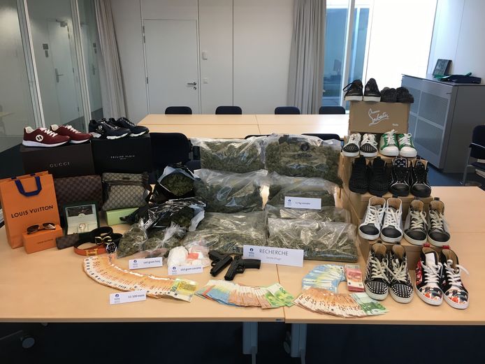 Politie Brugge doet grote drugsvangst.