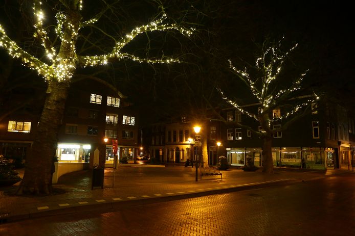 Uitgestorven straten in Gorinchem tijdens de avondklok.