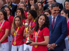 Wereldkampioen Spanje na groots onthaal gehuldigd door premier Pedro Sánchez