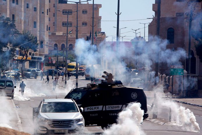 Israëlische troepen gebruiken traangas om Palestijnse betogers uit elkaar te drijven in Bethlehem.