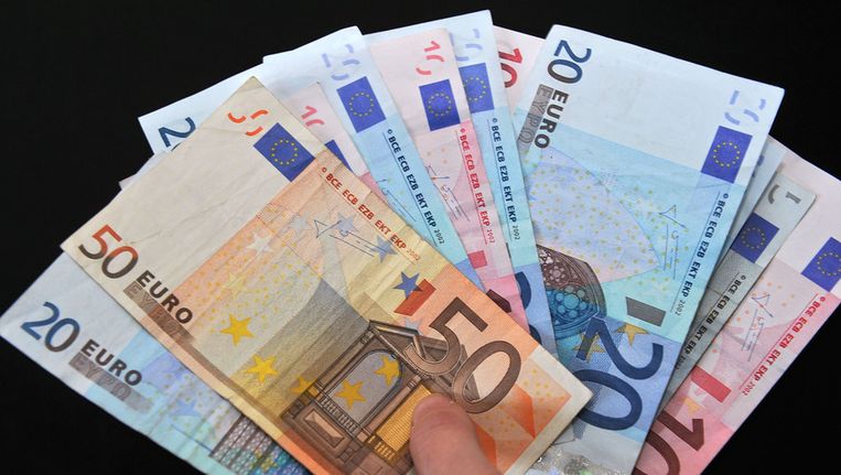 Nibud: zorg voor contant geld in huis | De Volkskrant