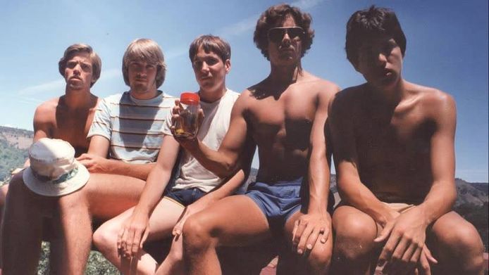 John Wardlaw, Mark Rumer, Dallas Burney, John Molony en John Dickson. Op deze eerste foto waren ze 19. Intussen zijn ze 54.