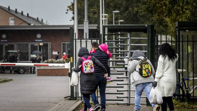 Broekers-Knol belooft snel 500 extra opvangplekken na bezoek aan Ter Apel: ‘Dit kan gewoon niet’