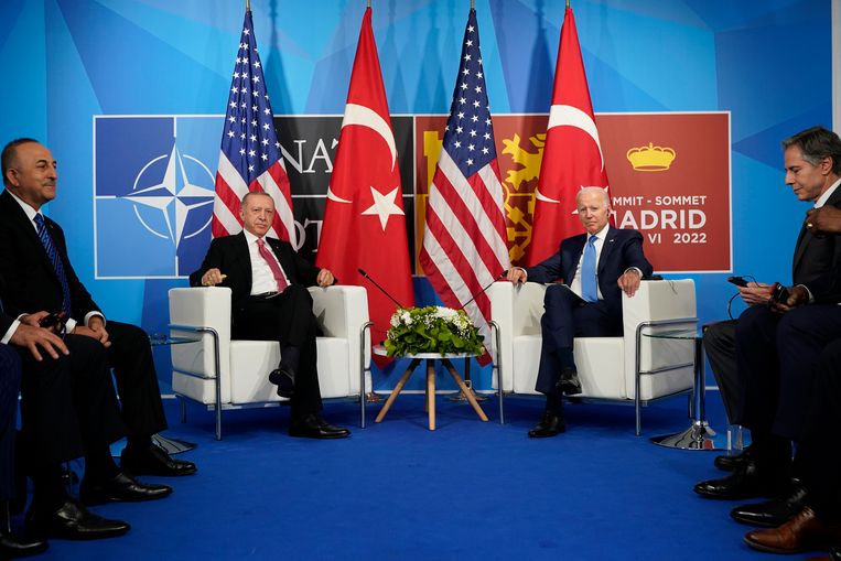 Turks president Erdogan had ook een meeting met zijn Amerikaanse ambtgenoot Joe Biden. 'Dat is een grote slag voor hem. Erdogan wil een persoonlijke relatie met leiders.' Beeld AP