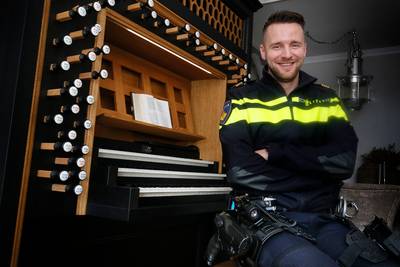 Politieagent en organist André Nieuwkoop scoort op YouTube met psalmen; ’al mijn gevoel in orgelspel