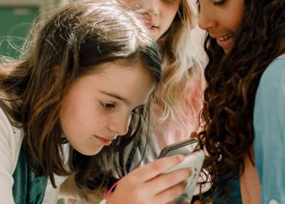 Meisjes van 10 gebruiken op sociale media al filters om hun gezicht te bewerken. Pedagoog: “Geef niet meteen kritiek”
