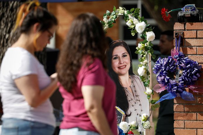 Een herdenkingsplek voor Irma Garcia, een van de dodelijke slachtoffers van het bloedbad in Uvalde, Texas.