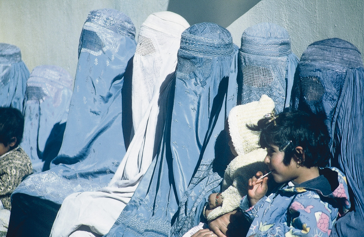 AFGHANISTAN: THE WOUNDED LAND Beeld rv
