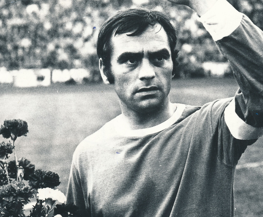 Voormalig PSVaanvoerder Pleun Strik op 78jarige leeftijd overleden