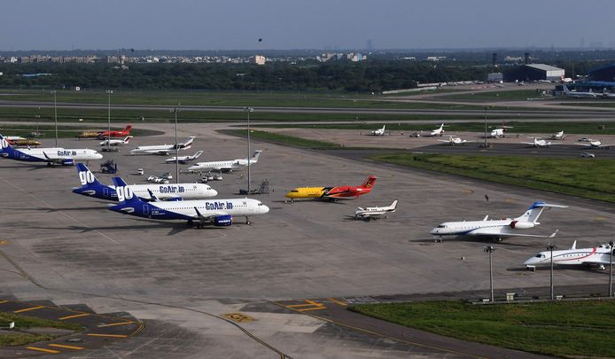 Vliegtuigen van GoAir op de internationale luchthaven Indira Gandhi in Nieuw Delhi.