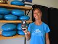 Coach Katrien Erpels (41) stelt haar eigen app 'Core stability and pilates' voor.