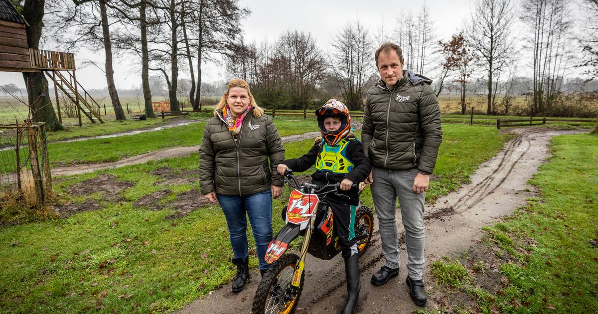 Een spannend kinderfeestje in Mander: crossen met elektrische machines