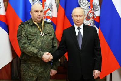Arrestation du général russe Sergueï Sourovikine: le Kremlin reste muet