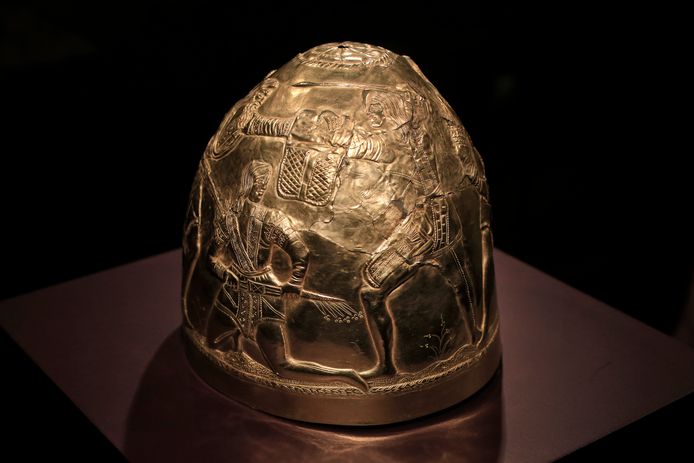 Foto ter illustratie: een gouden Scythische helm die sinds 2014 aan het Allard Pierson Museum werd uitgeleend voor een tentoonstelling. Een rechter wees de kunstschatten vorig jaar toe aan Oekraïne