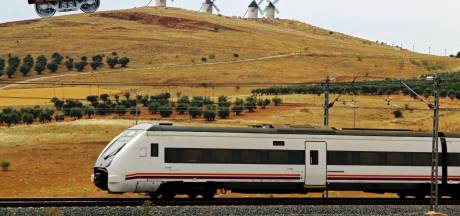 De Torre del Oro-treinreis brengt je langs olijfbomen, molens en wereldsteden