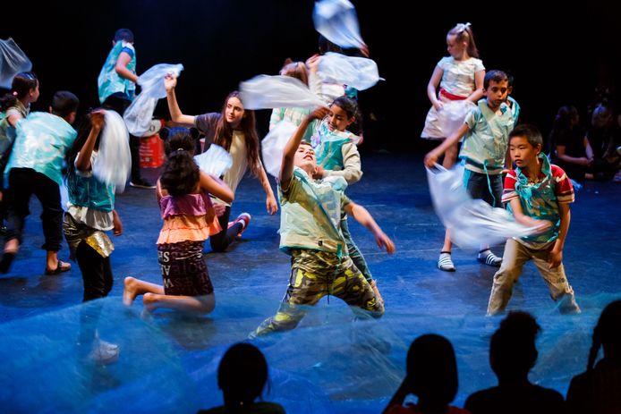 Zelf actief zijn is een van de speerpunten van het jeugdkunstenfestival Krokus Kabaal, zoals bij deze workshop tijdens een vorige editie.