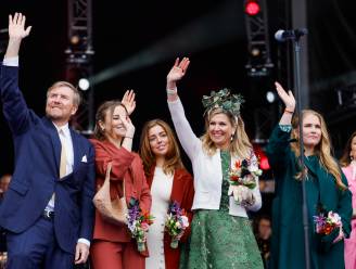 KIJK. Nederlandse Koningsdag kleurt beetje Belgisch: Máxima schittert in ontwerp van NATAN en opvallende vlinders op haar hoofd