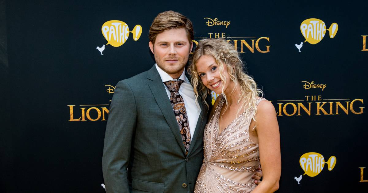 Trotse Tim Showt Babybuik Van Vriendin Tygo Moet Drankje Delen Show Destentor Nl