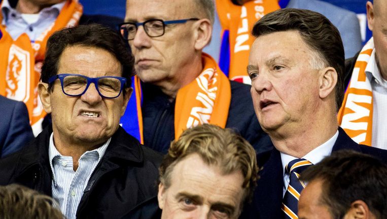 Louis van Gaal met de Italiaanse trainer Fabio Capello tijdens de wedstrijd Nederland Italië op 28 maart. Beeld epa