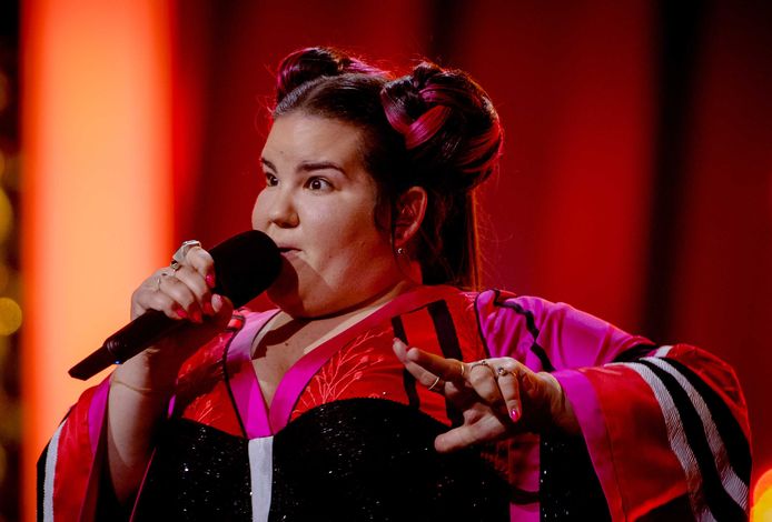 2018-05-11 15:22:00 LISSABON - Netta Barzilai uit Israel tijdens de dress rehearsal voor het Eurovisiesongfestival. De zangeres wist met haar nummer Toy de finale van het liedjesfestijn in Lissabon te bereiken. ANP KIPPA SANDER KONING