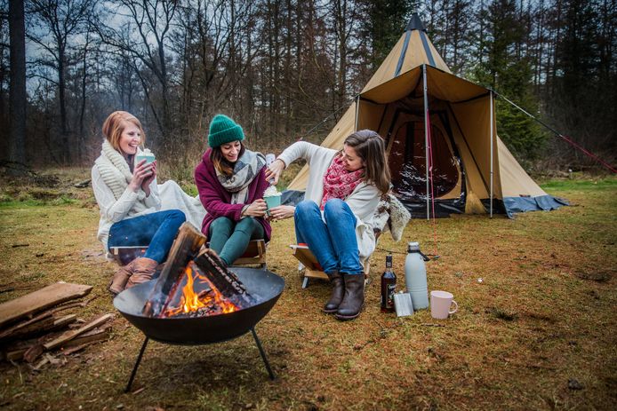 Opwarmen in de tipi | Reizen | AD.nl Winterkamperen: opwarmen in de tipi Dagblad van het Noorden