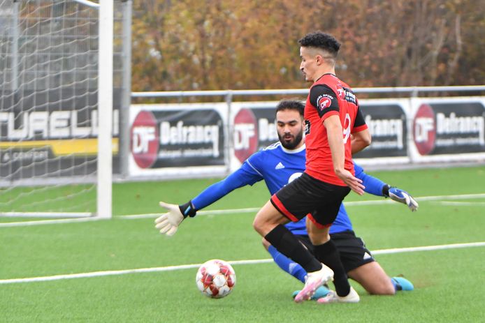 Maxence Dannel met La Louvière in actie op Winkel Sport. De Fransman verdedigt voortaan het doel van KVK Westhoek, mogelijk zondag al op Zelzate.