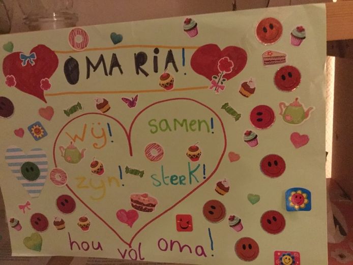 'Er is groot hart re zien met daarin de tekst “WIJ ZIJN SAMEN STERK! En verder HOU VOL OMA!’ De tekening is van Charlotte.