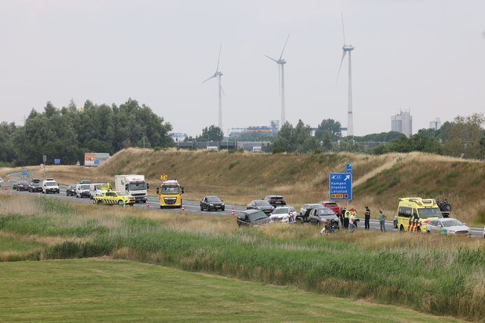 Bij één van de twee ongelukken op de N50 in Kampen is vrijdagmiddag een gewonde gevallen.