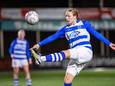 Evi Maatman hielp PEC Zwolle met een vroeg doelpunt lekker in de wedstrijd tegen SC Heerenveen.