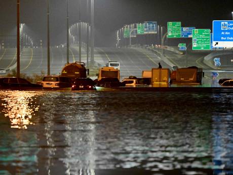 Inondations aux Émirats arabes unis: trois Philippins tués, le trafic aérien toujours perturbé à Dubaï