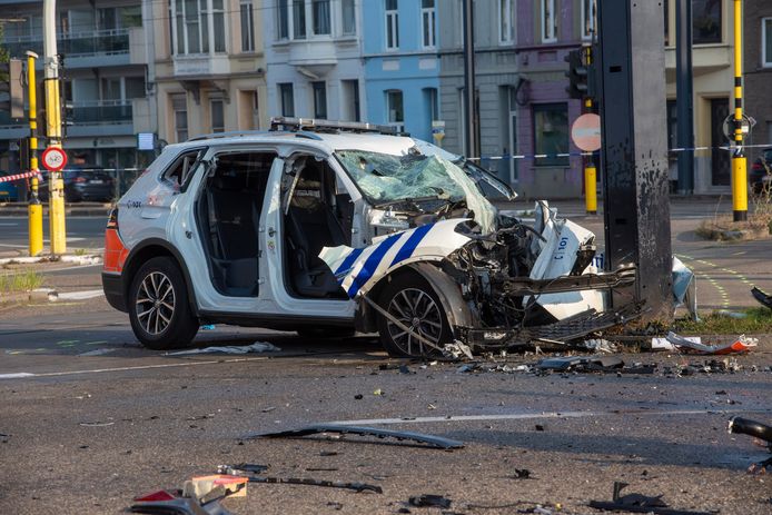 Ongeval met twee politievoertuigen op het kruispunt van de Martelaarslaan en de Groot Brittaniëlaan