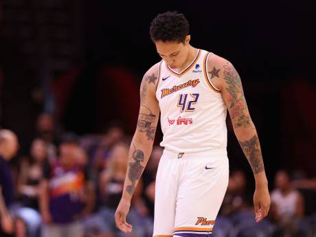 Brittney Griner speelt eerste wedstrijd sinds Russische drugszaak: ‘Kijk uit naar de dag dat het over basketbal gaat’