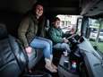 Gratis gehaktballen en baangarantie voor vrachtwagenchauffeurs: ‘Dikke spierballen heb je echt niet nodig’ 