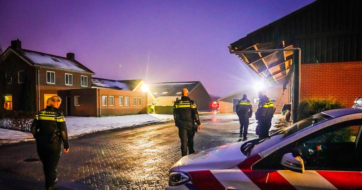 Man oh man, als zware criminelen behandeld. Gaat de politie dit ook bij elke griep epidemie elk jaar?