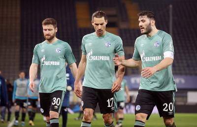 Schalke 04 degradeert na twintig jaar uit Bundesliga, Bayern zet reuzenstap richting titel