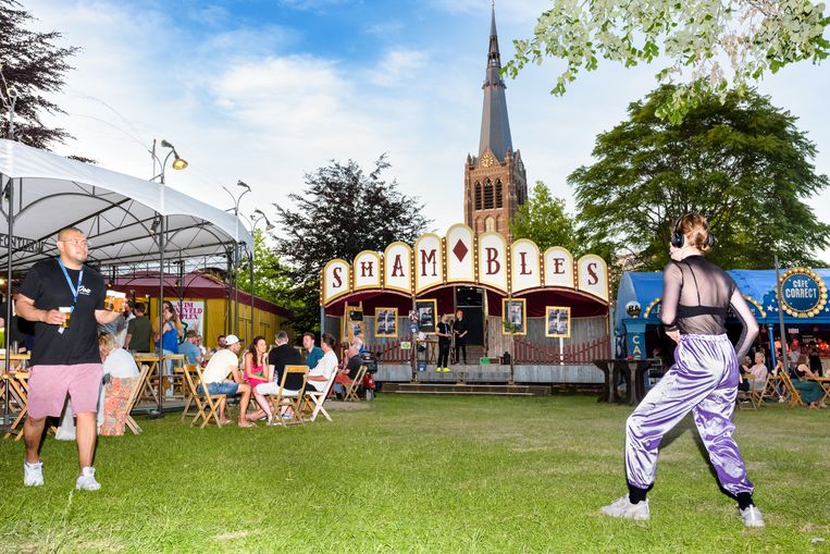 Op De Parade in Eindhoven klapt, danst en deint het publiek volop mee