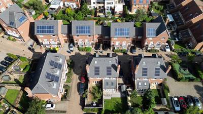 Top 10 gedomineerd door West-Vlaanderen: deze Vlaamse gemeentes wekken het meeste stroom op via zonnepanelen