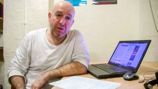 Voor complotdenker Micha Kat dreigt jaren cel, maar hij kan ook 1,5 miljoen krijgen van de Staat